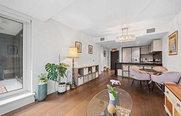 305 1571 W 57th Avenue South Granville