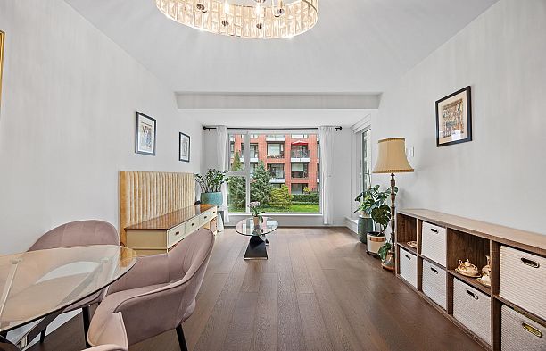 305 1571 W 57th Avenue South Granville