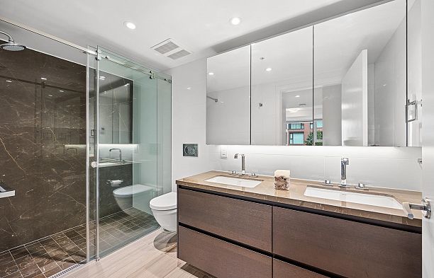 305 1571 W 57th Avenue South Granville