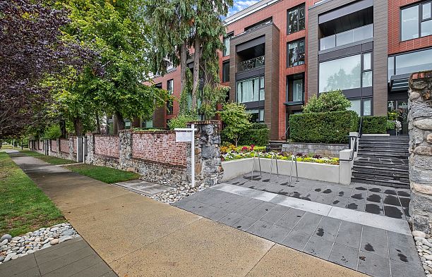 305 1571 W 57th Avenue South Granville