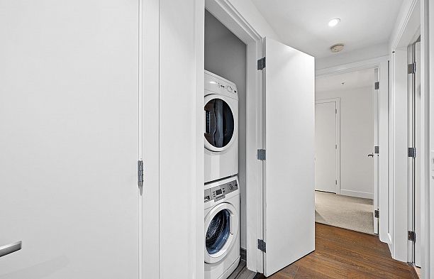 305 1571 W 57th Avenue South Granville