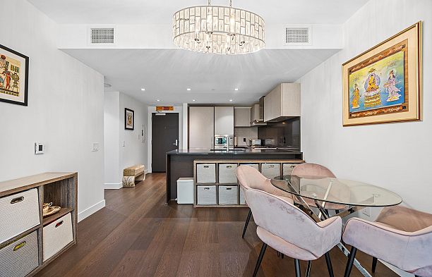 305 1571 W 57th Avenue South Granville