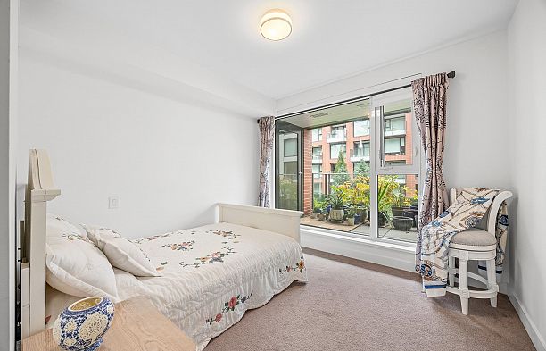 305 1571 W 57th Avenue South Granville