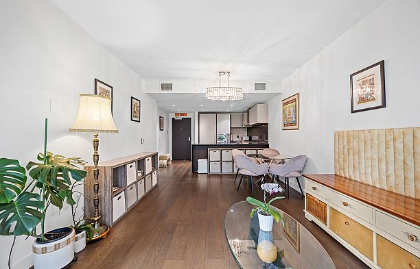 305 1571 W 57th Avenue South Granville