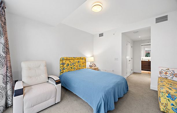 305 1571 W 57th Avenue South Granville