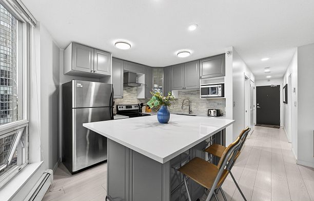 1202 188 Keefer Place Downtown VW