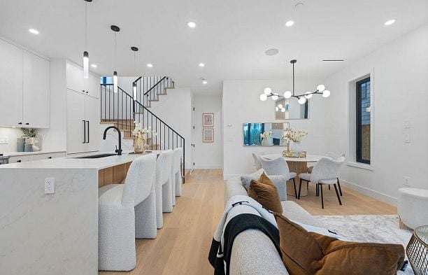 1 2846 W 12 Avenue Kitsilano