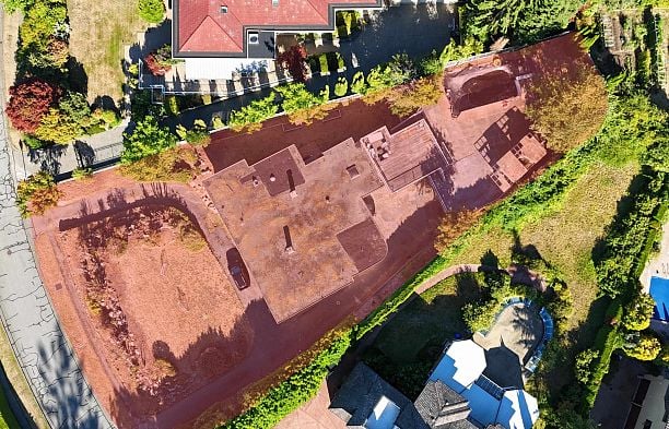 1512 Western Crescent University VW