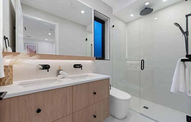 1 2846 W 12 Avenue Kitsilano