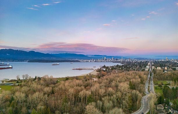 1512 Western Crescent University VW