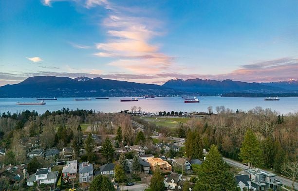 1512 Western Crescent University VW