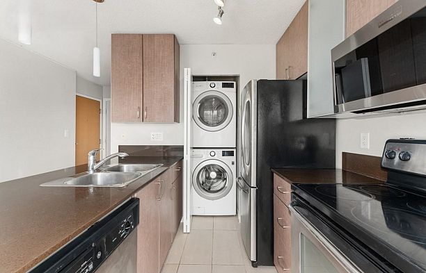 3403 909 MAINLAND STREET, Vancouver BC V6B 1T7 Yaletown