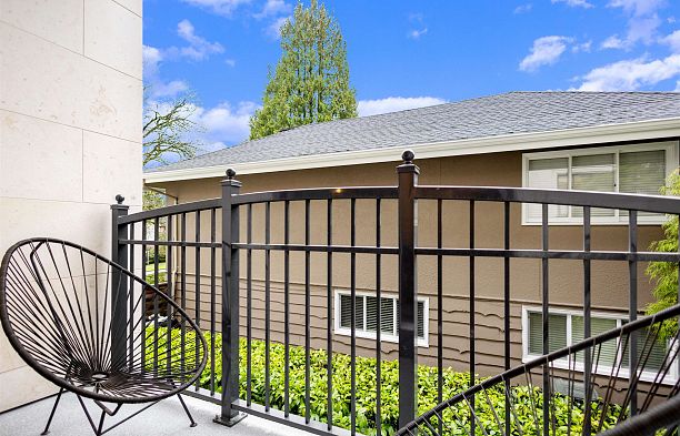 204 1009 Laurier Avenue Shaughnessy