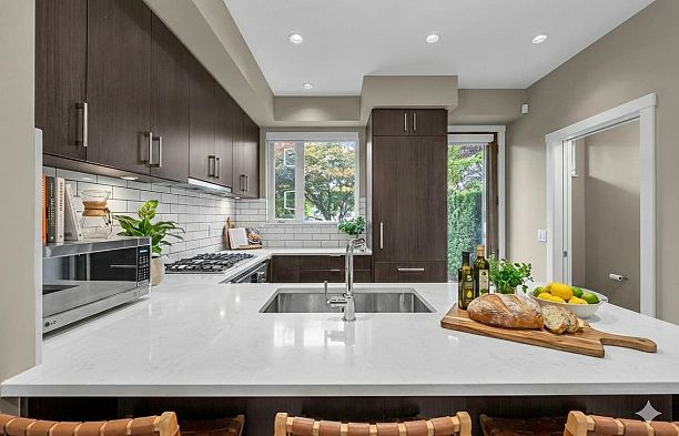 5502 Oak Street Cambie