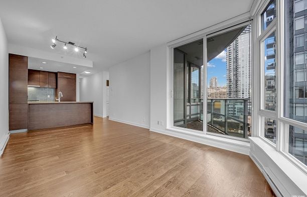 1002 833 Homer Street Downtown VW