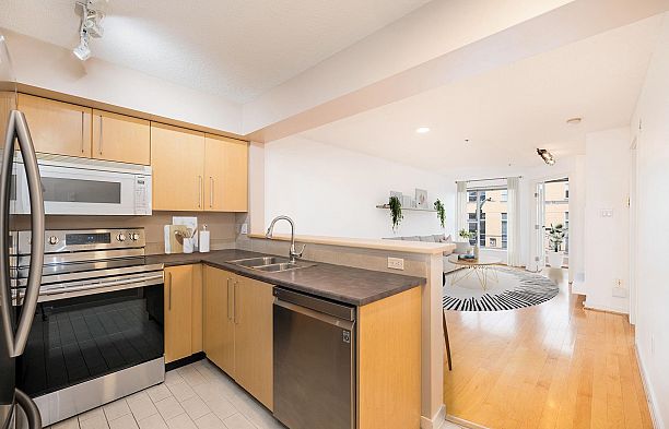 310 2768 Cranberry Drive Kitsilano