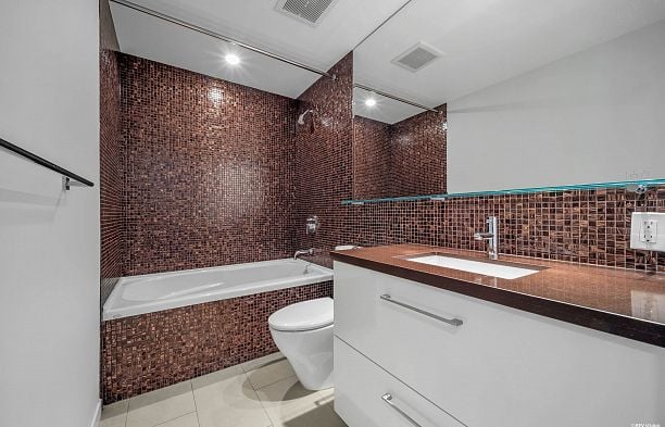 1002 833 Homer Street Downtown VW