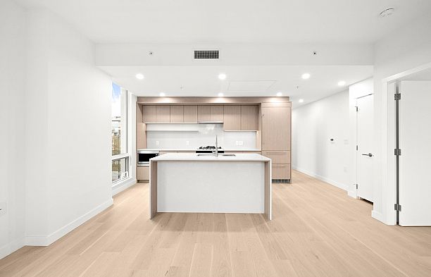 305 5212 Cambie Street Cambie