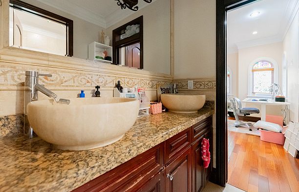 2502 W 36th Avenue MacKenzie Heights