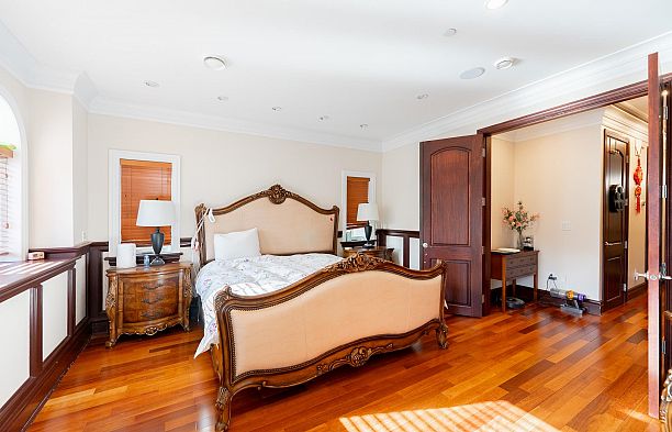 2502 W 36th Avenue MacKenzie Heights