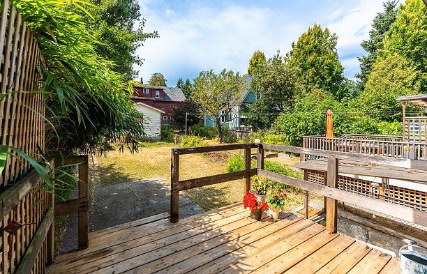 4225 John Street Main