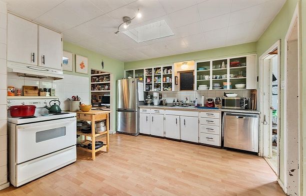 4225 John Street Main