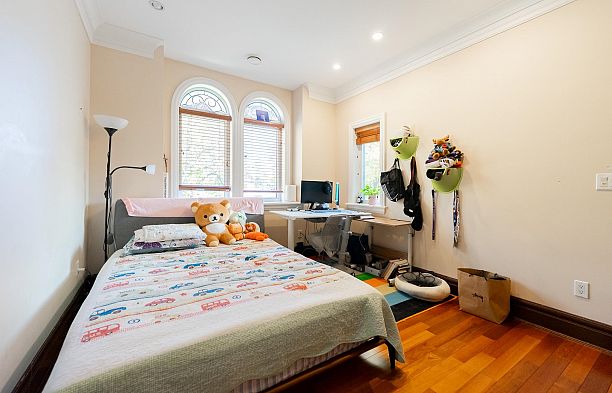 2502 W 36th Avenue MacKenzie Heights