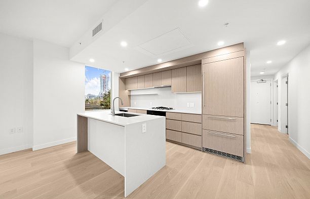 305 5212 Cambie Street Cambie