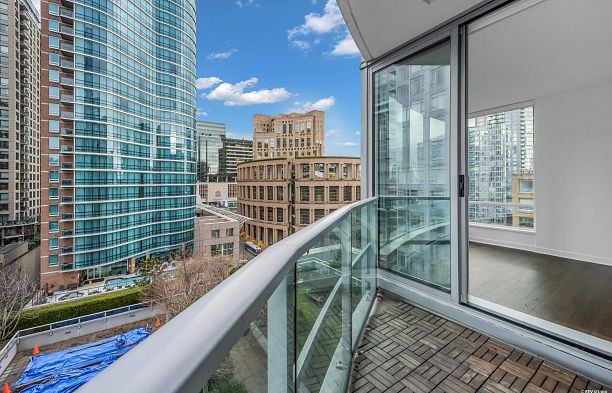 1002 833 Homer Street Downtown VW