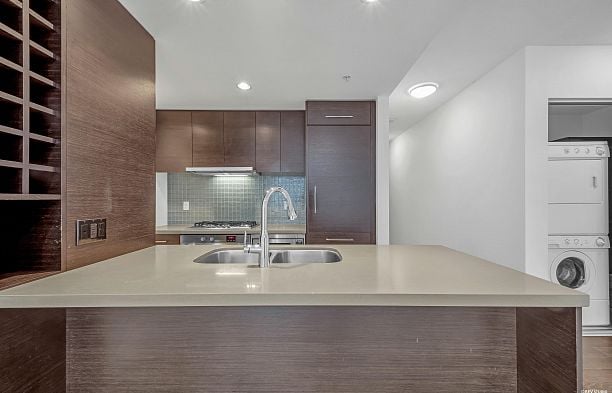 1002 833 Homer Street Downtown VW