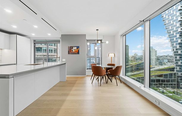 1002 889 Pacific Street Downtown VW