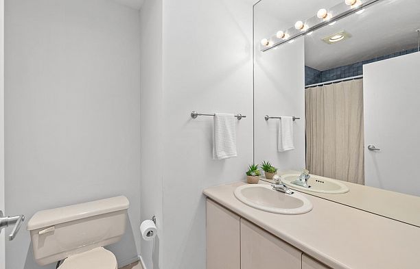 6 2880 W 33rd Avenue MacKenzie Heights