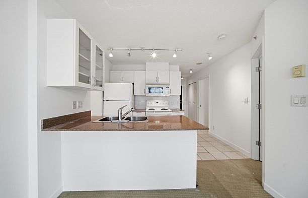 1908 938 Smithe Street Downtown VW