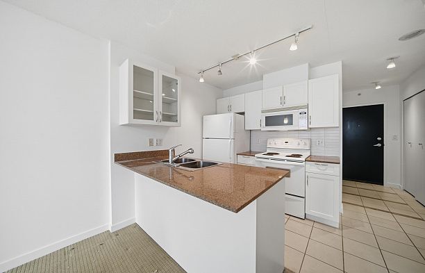 1908 938 Smithe Street Downtown VW