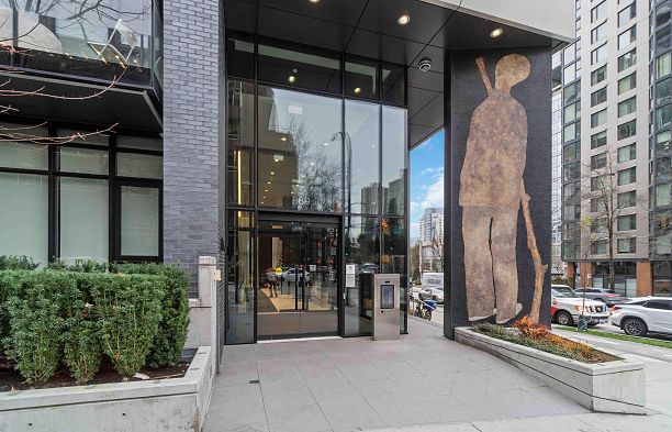 1002 889 Pacific Street Downtown VW