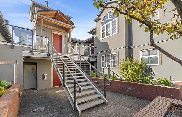 6 2880 W 33rd Avenue MacKenzie Heights