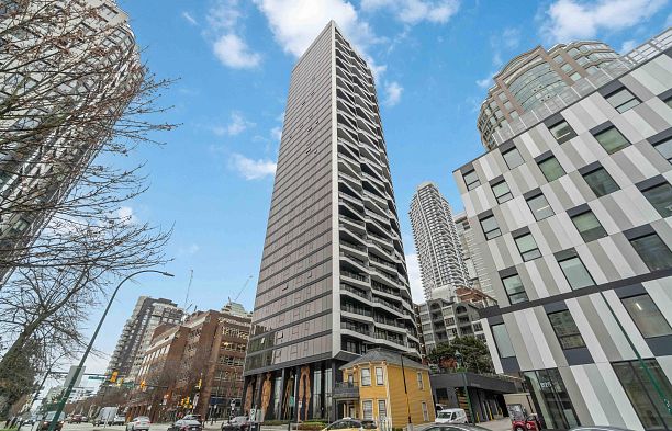 1002 889 Pacific Street Downtown VW