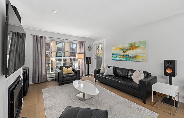 6 2880 W 33rd Avenue MacKenzie Heights