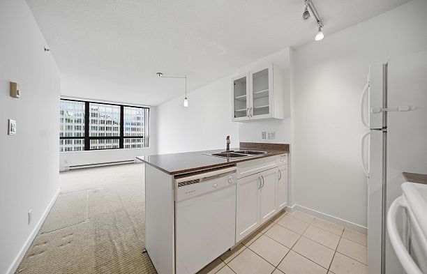 1908 938 Smithe Street Downtown VW