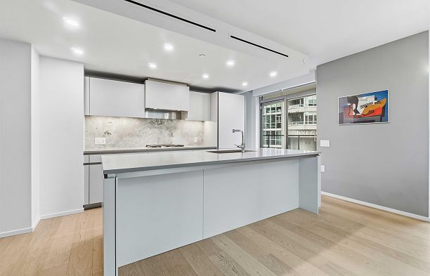 1002 889 Pacific Street Downtown VW