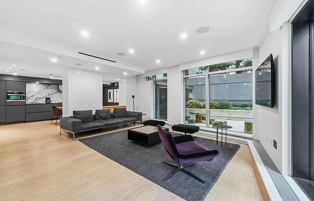 1002 889 Pacific Street Downtown VW