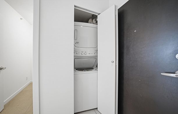 1908 938 Smithe Street Downtown VW