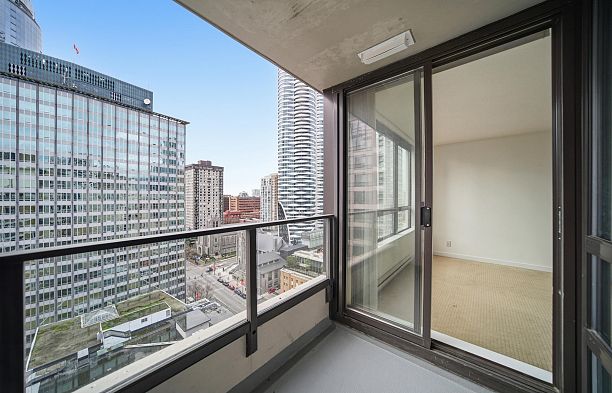 1908 938 Smithe Street Downtown VW