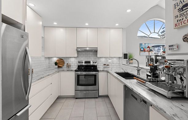 6 2880 W 33rd Avenue MacKenzie Heights