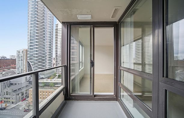 1908 938 Smithe Street Downtown VW