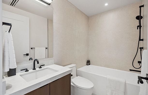 2 3620 W 20th Avenue Dunbar