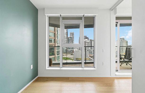 1002 889 Pacific Street Downtown VW