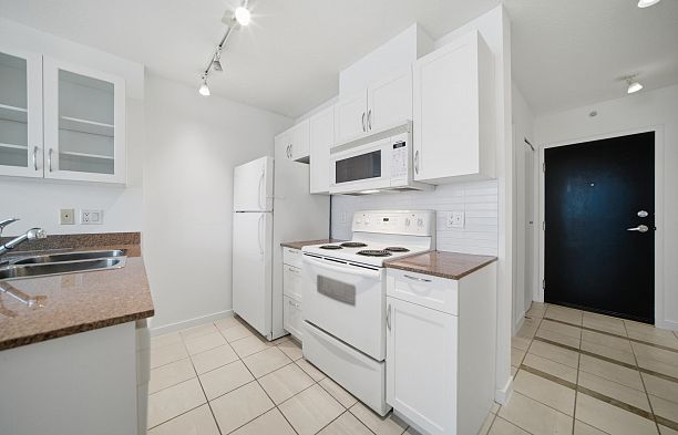 1908 938 Smithe Street Downtown VW