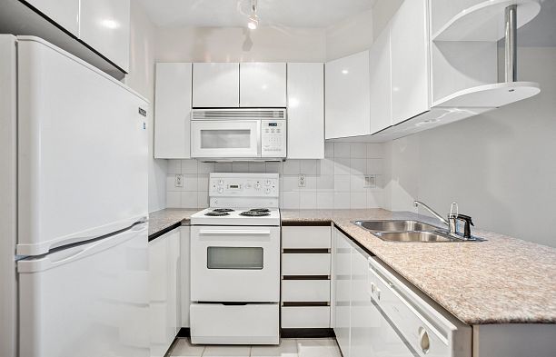 2409 1189 Howe Street Downtown VW