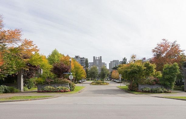 5952 Chancellor Mews University VW